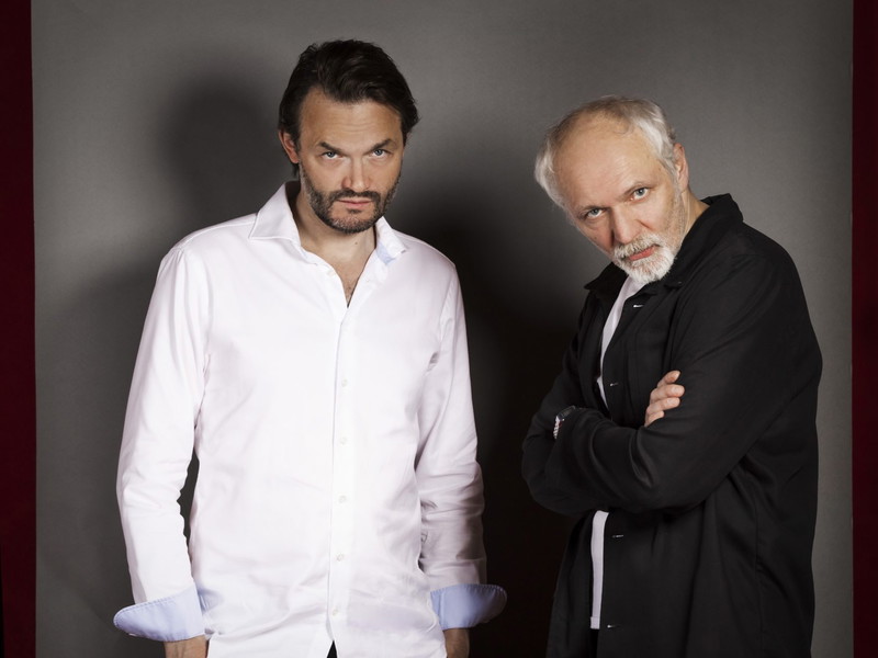 Roman Schmelzer als Dr. Thomas Stockmann und Günter Franzmeier als Peter Stockmann werden in „Ein Volksfeind“ im Theater in der Josefstadt zu sehen sein.