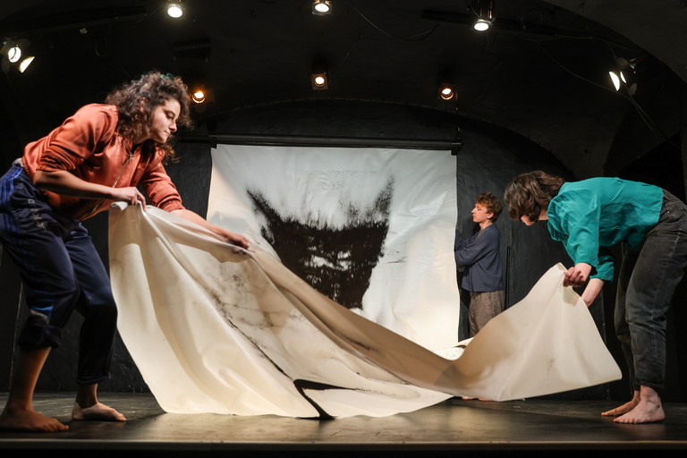 FOOD FRIEND OR FORCED LABOUR: Ein Projekt von Sophie Kirsch, Mila Lyutskanova, Moritz Praxmarer