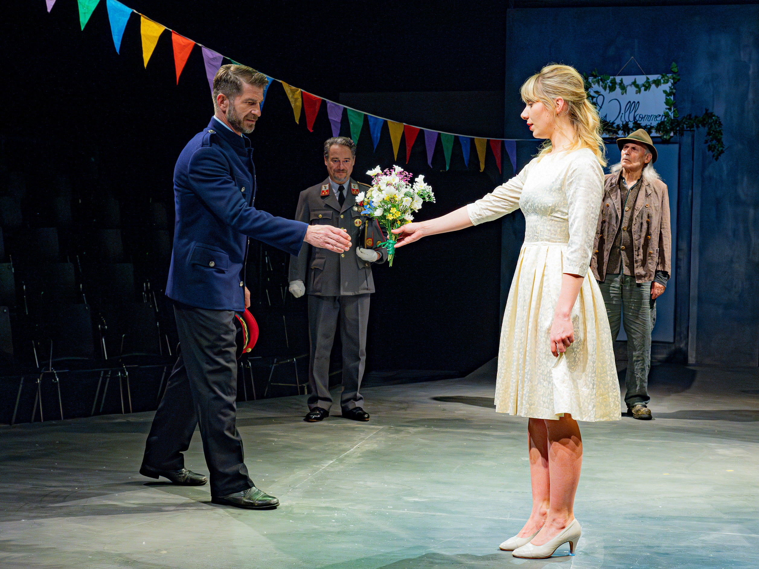 Daniel Jesch (Thomas Hudetz), Johanna Mahaffy (Anna), hinten: links: Rafael Schuchter (Gendarm), Rainer Friedrichsen (Waldarbeiter) in Reichenau.