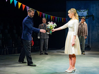 Daniel Jesch (Thomas Hudetz), Johanna Mahaffy (Anna), hinten: links: Rafael Schuchter (Gendarm), Rainer Friedrichsen (Waldarbeiter) in Reichenau.