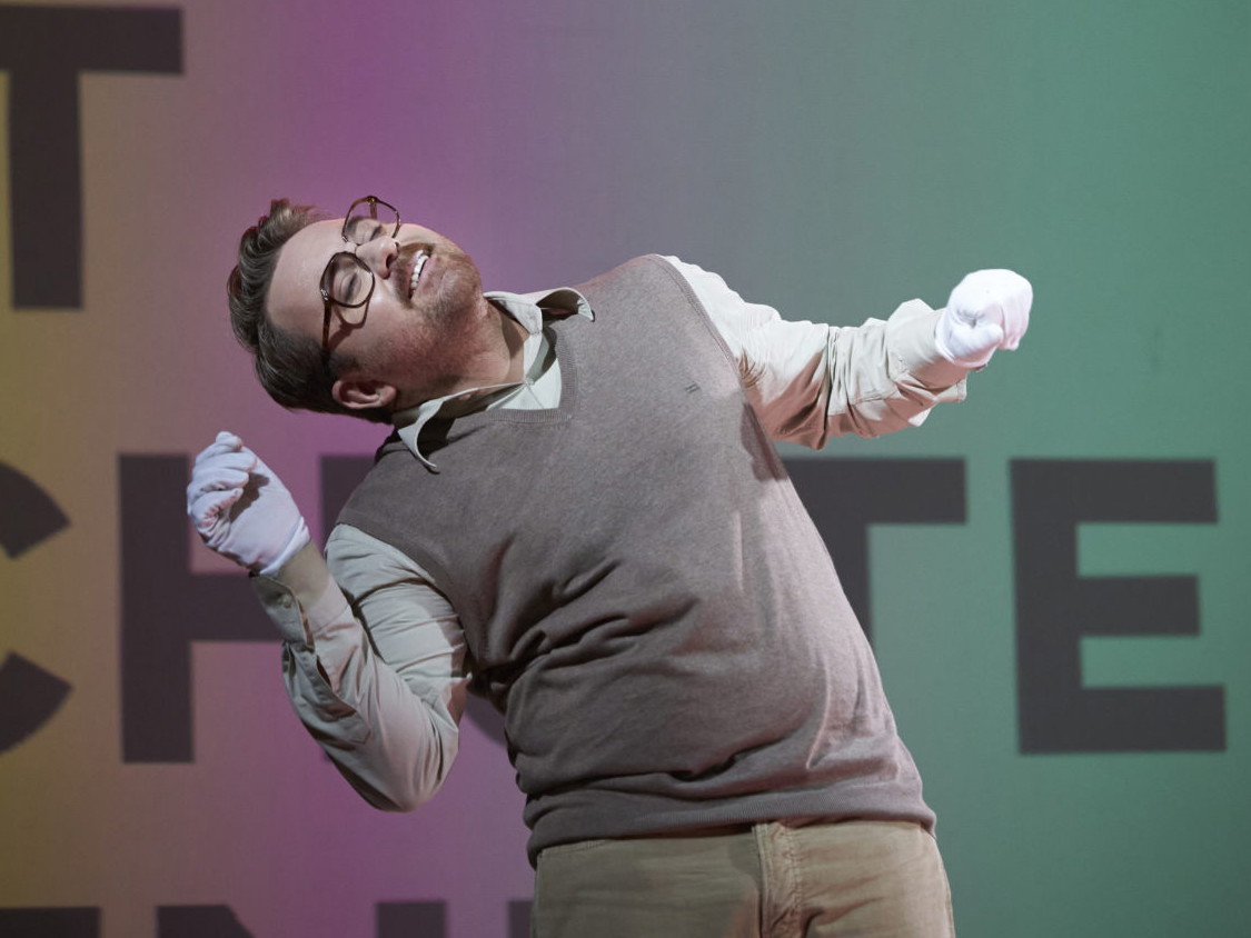 Countertenor Rafał Tomkiewicz steht in Vivaldis "Bajazet" auf der Bühne der Kammeroper des Theaters an der Wien.