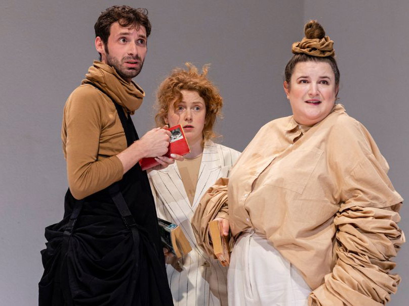 Samuel Simon, Gesa Geue und Johanna Sophie Baader in „Heimliche Idioten“.