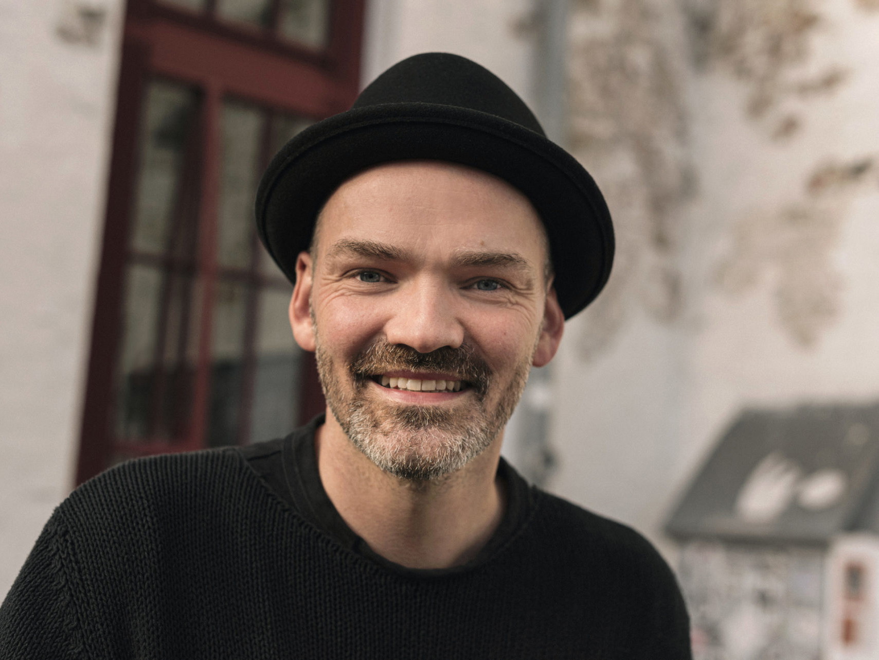 Regisseur Dirk Schmeding  assistierte u.a. Calixto Bieito und arbeitet seit 2014 als freischaffender Opernregisseur.