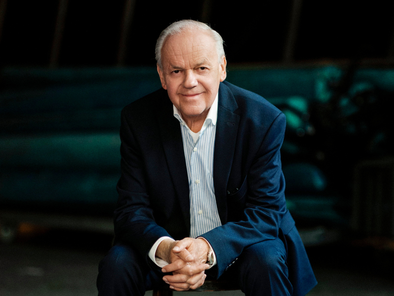 2007 wurde Robert Meyer Direktor der Wiener Volksoper, wo er auch inszenierte und als Publikumsliebling für viel Jubel sorgte.