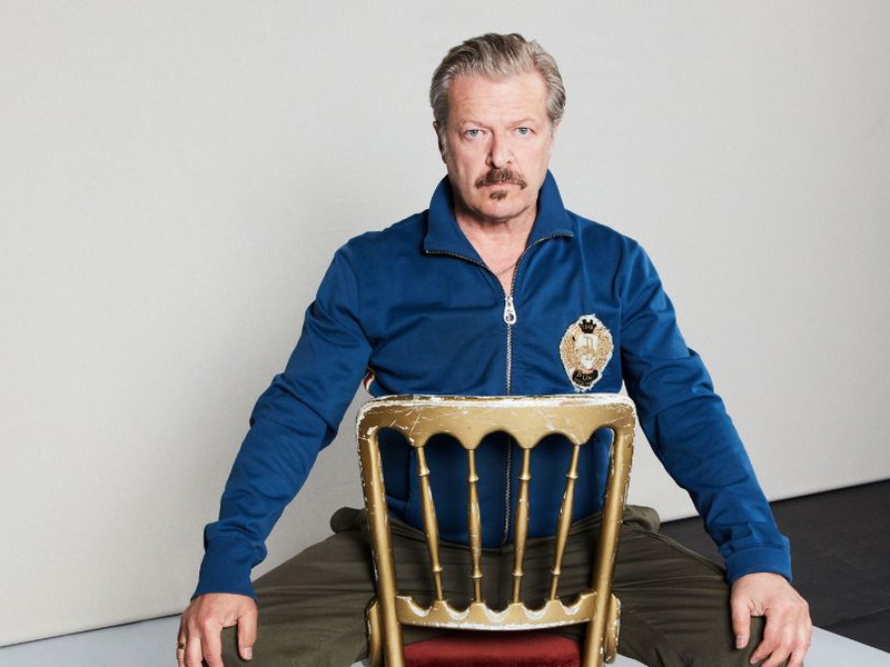 Der gebürtige Schweizer gehört seit 2015 zum Ensemble des Burgtheaters. Ab 23. Februar ist Roland Koch in „Serge“ zu sehen. 