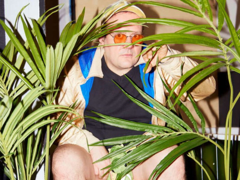 Enthüllungsprozess. Ganz so wörtlich meint es Samouil Stoyanov eigentlich nicht, wenn er davon spricht, dass es ihm wichtig ist, sich auf der Bühne zu enthüllen. Beim Fotoshooting hat er das auf der Probebühne aufgebaute Bühnenbild getestet. 
