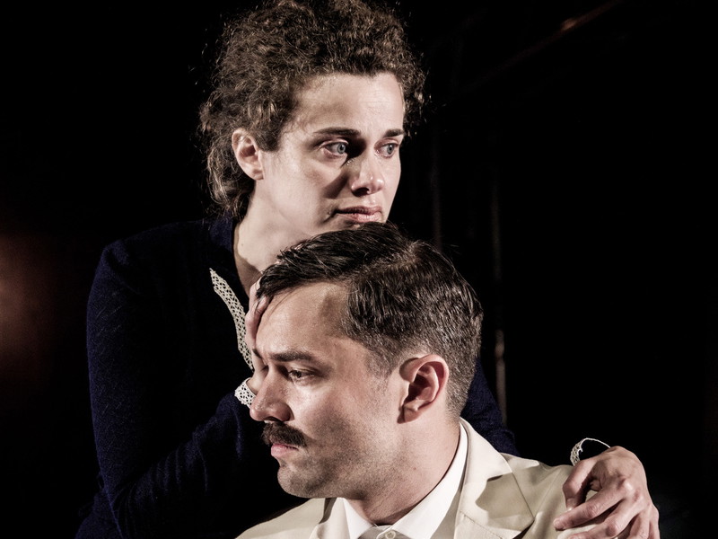 Elisabeth Kanettis und Nils Strunk als Lotte und Stefan Zweig.