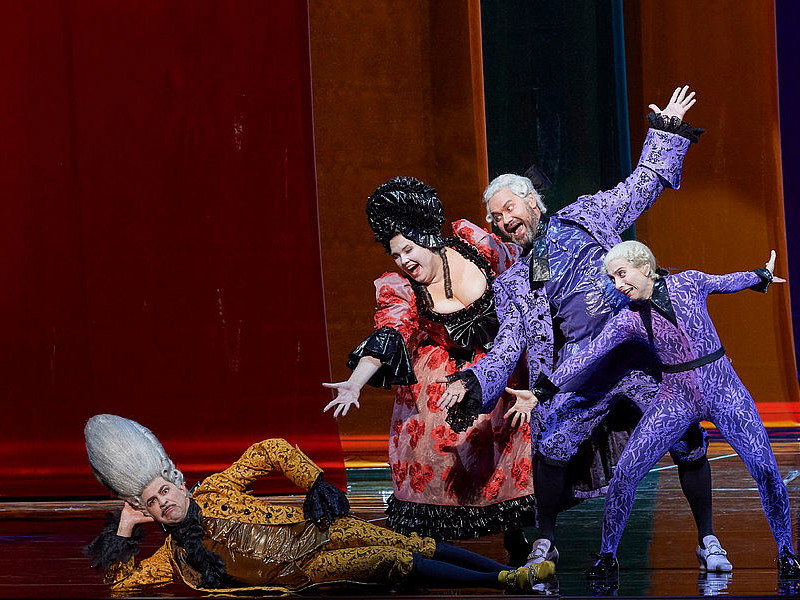 Herbert Fritschs Inszenierung des „Barbier von Sevilla“ in der Wiener Staatsoper. 