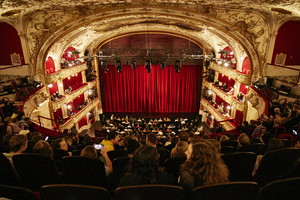 Das Wiener Volkstheater wurde 1887-1889 von Ferdinand Fellner und Hermann Helmer in Neorenaissanceformen ichen Städten der Monarchie Nachahmung gefunden hat. 