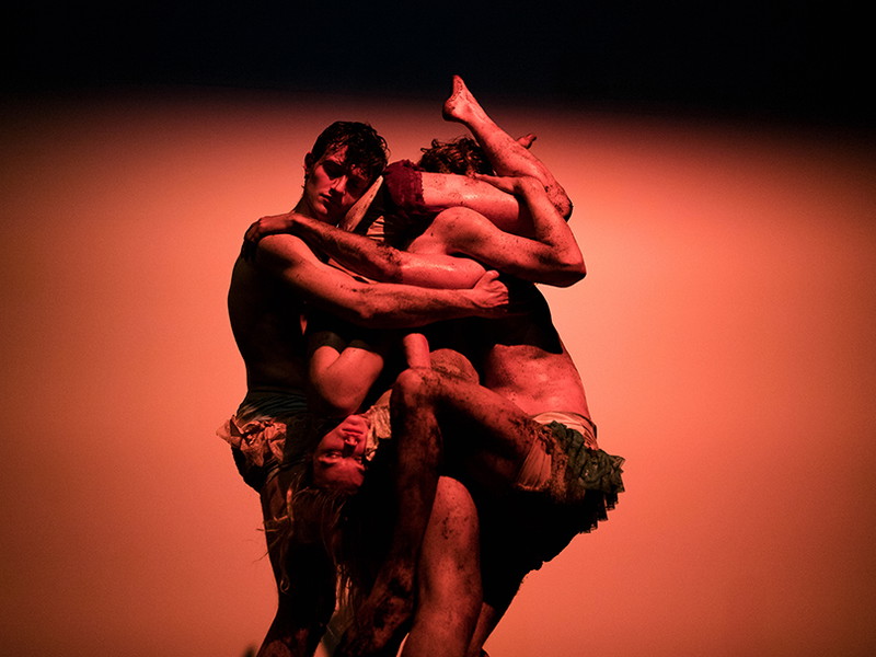 Luca Bonamore, Thea Ehre, Nick Romeo Reimann und Olivia Scheucher in „Fugue Four : Response". 