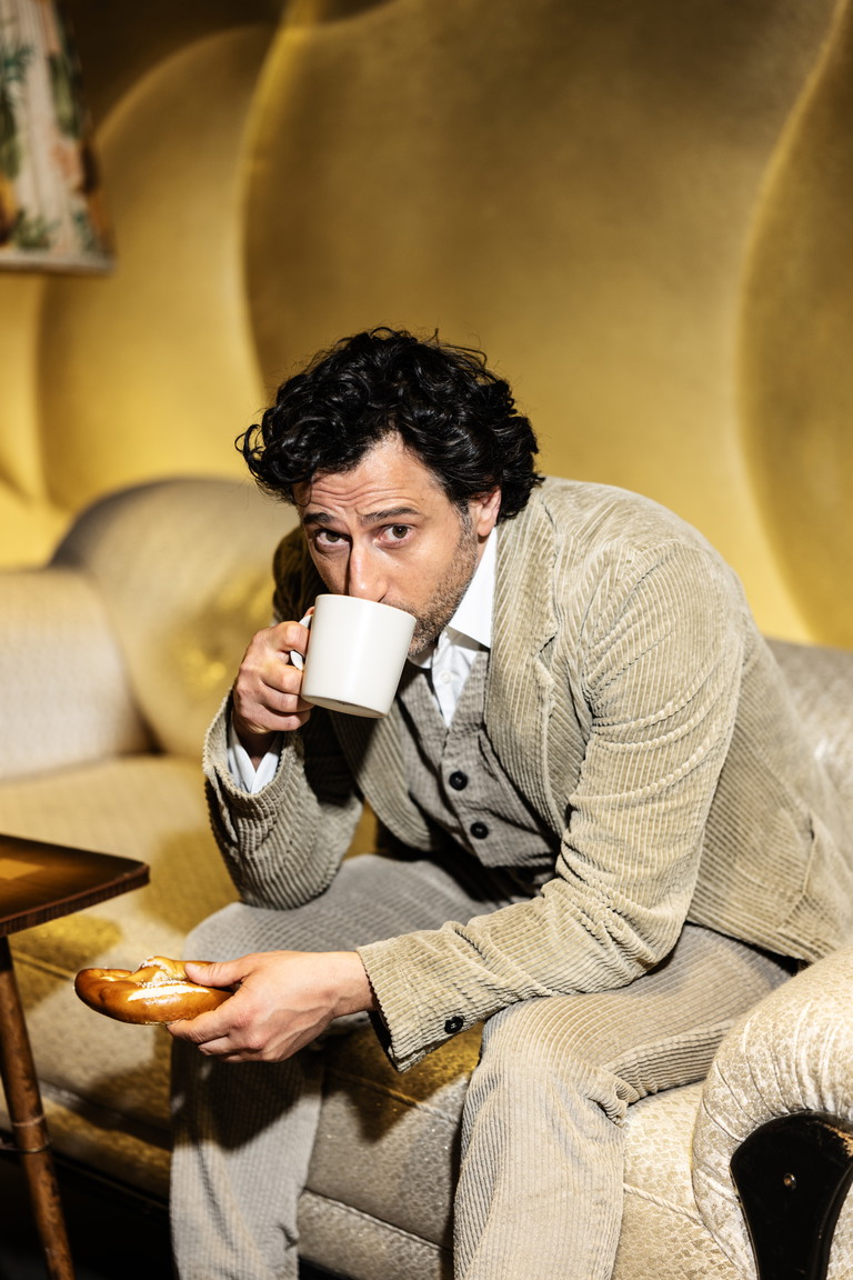 2020 wurde Serkan Kaya für seine Darstellung in „Der König von Köln“ mit dem Grimme Preis ausgezeichnet, 2021 bekam er für die TV-Serie „KBV – Keine besonderen Vorkommnisse“ den Deutschen Schauspielpreis.