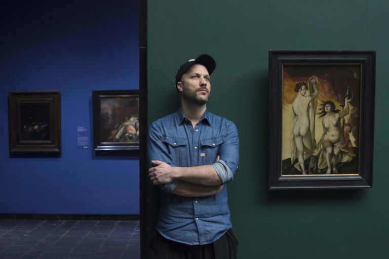 Tobias Kratzer studierte Kunstgeschichte und Philosophie in München und Bern sowie Schauspiel- und Opernregie an der Bayerischen Theaterakademie August Everding.