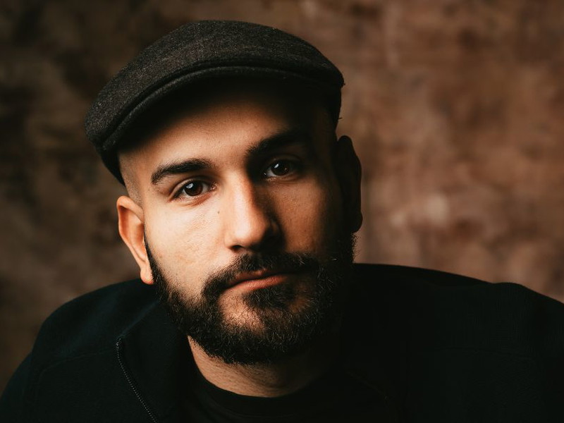 Im Dezember 2023 findet Alireza Daryanavards erste Theaterproduktion im Rahmen des Worx-Programms statt.