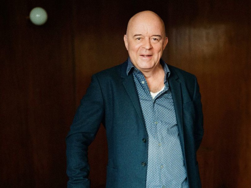 Anziehungspunkt Volkstheater. Stefan Suske im Sitzungszimmer des Volkstheaters. Während seiner gesamten Schauspielkarriere zog es ihn ans Theater am Arthur-Schnitzler-Platz. 