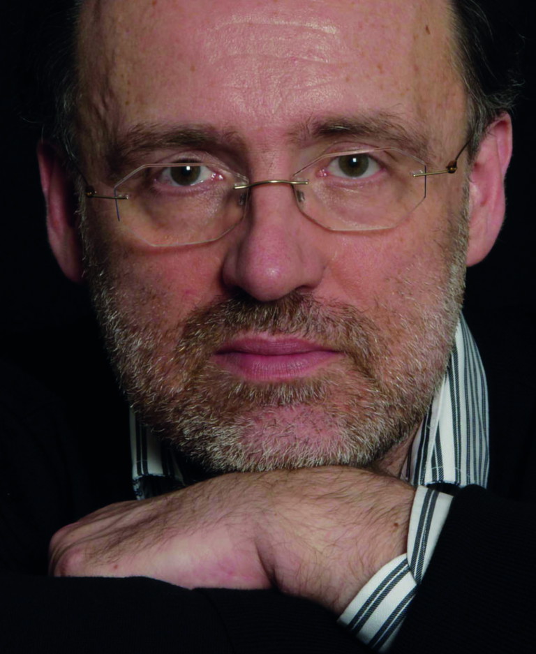 Walter Kobéra zählt zu den führenden Dirigenten des zeitgenössischen Musiktheaters und gilt als Spezialist für Uraufführungen. 
