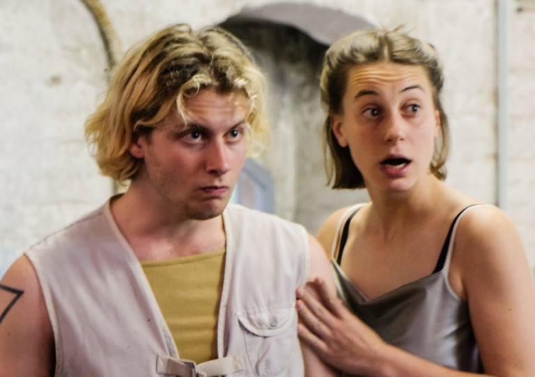 Phillipp Laabmayr und Hannah Rang bei den Proben für „Der zerbrochne Krug".