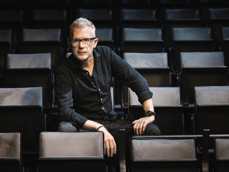 Geboren 1966 in Wien, Schauspieler, Autor, Regisseur, Musiker und Komponist. Er absolvierte sein Schauspielstudium am Konservatorium der Stadt Wien. Es folgten Engagements im In- und Ausland. Gernot Plass ist Gründungsmitglied des TAG und seit der Spielzeit 2013/14 dessen künstlerischer Leiter. Für zwei seiner Inszenierungen war er für den Nestroy-Preis nominiert.