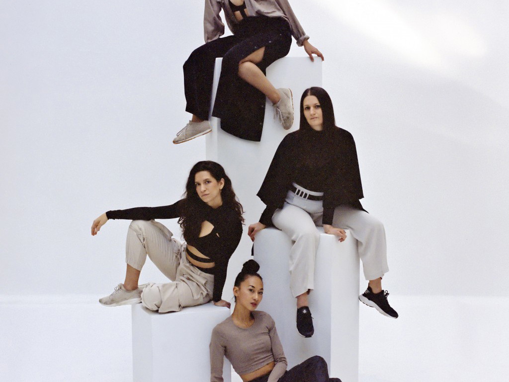 Farah Deen, Tina Rauter, Olivia Mitterhuemer und Cat Jimenez üllendes House Dance Stück.