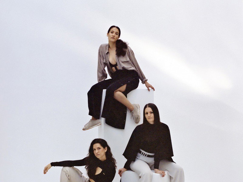 Farah Deen, Tina Rauter, Olivia Mitterhuemer und Cat Jimenez üllendes House Dance Stück.