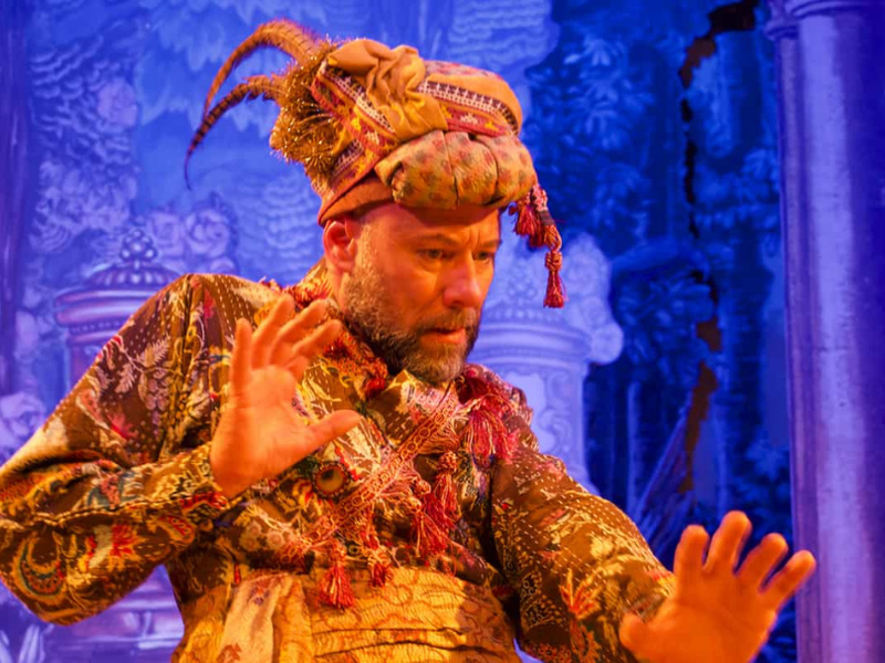 Günther Strahlegger als Philon in „Philon und Theone“ von Georg Benda beim Theatro Barocco 2021 in Perchtoldsdorf.