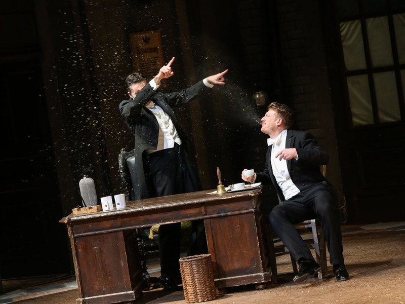 Marco Di Sapia hmutzhard (Eisenstein) im Silvester-Klassiker „Die Fledermaus“ in der Wiener Volksoper. 