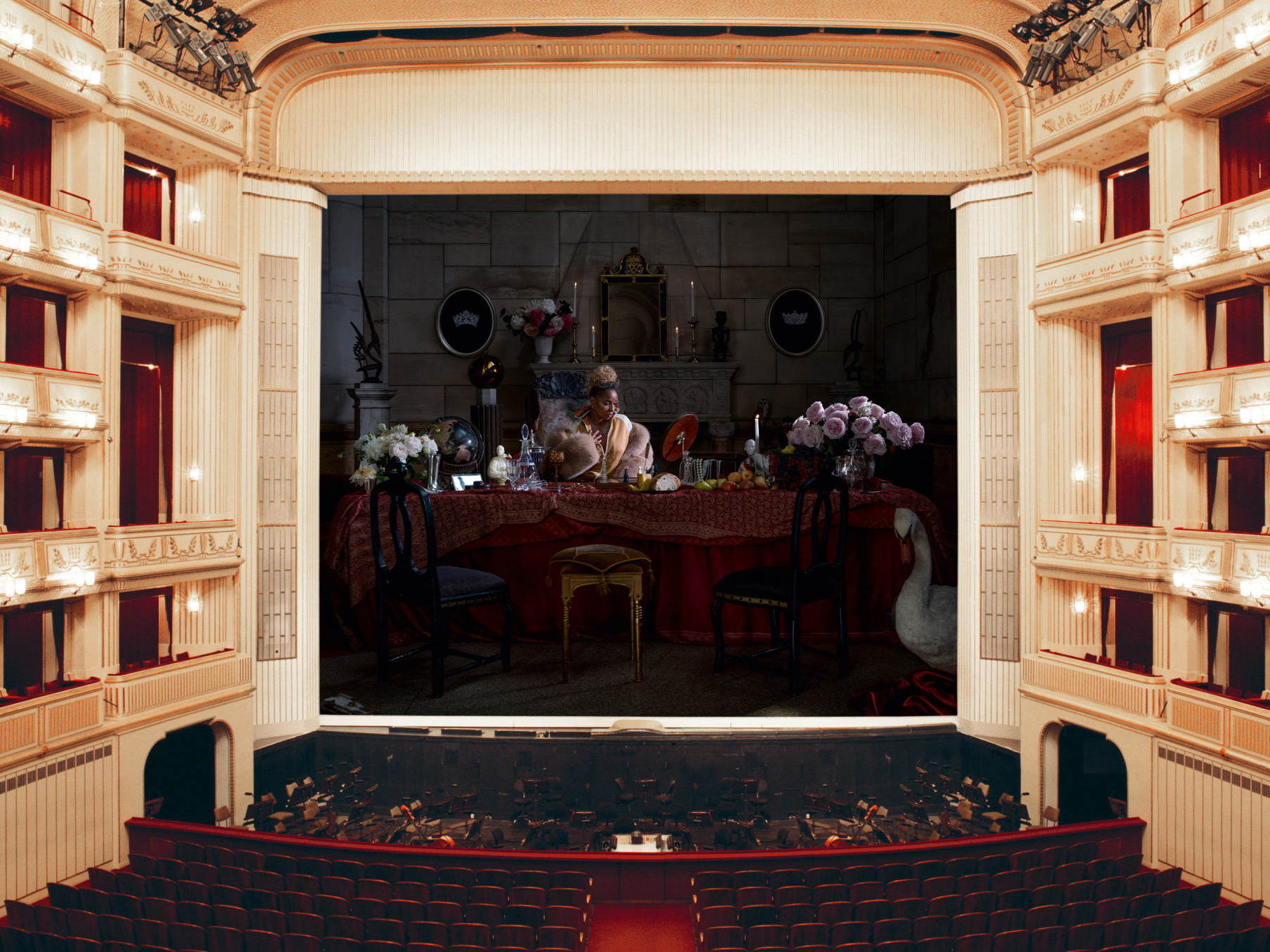 Künstlerin Carrie Mae Weems gestaltete den 23. "Eisernen Vorhang" der Wiener Staatsoper. Zu sehen ist darauf US-Sängerin Mary J. Blige.