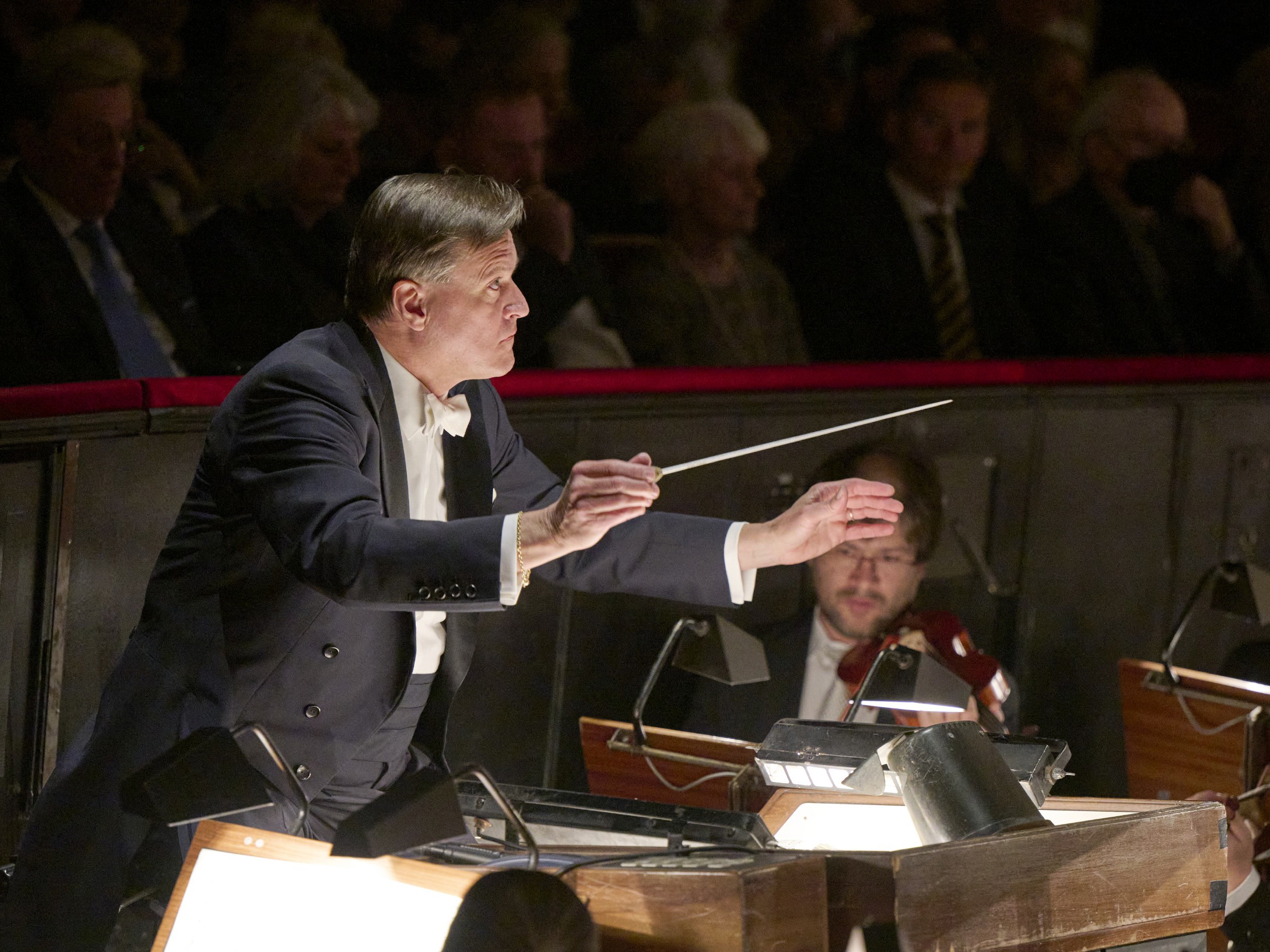 Christian Thielemann bei seiner Arbeit im Orchestergraben.