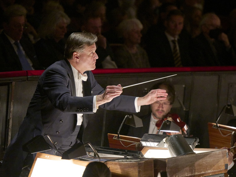 Christian Thielemann bei seiner Arbeit im Orchestergraben.