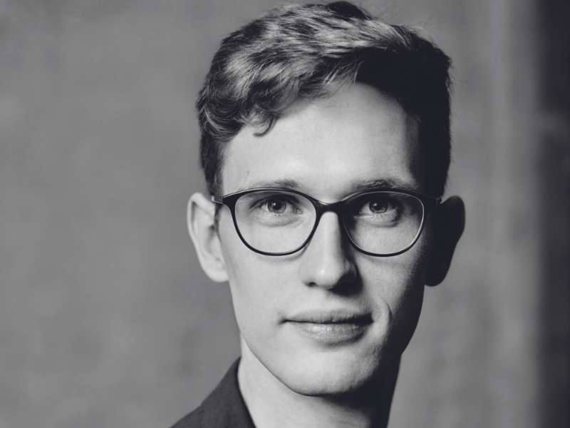 Jugendliche Passion. 
Thomas Guggeis ist erst 28, sieht darin aber kein Problem. „Es geht letztlich um künstlerische Qualität. Wenn man die – 
egal in welchem Alter – liefern kann, dann funktioniert es.“