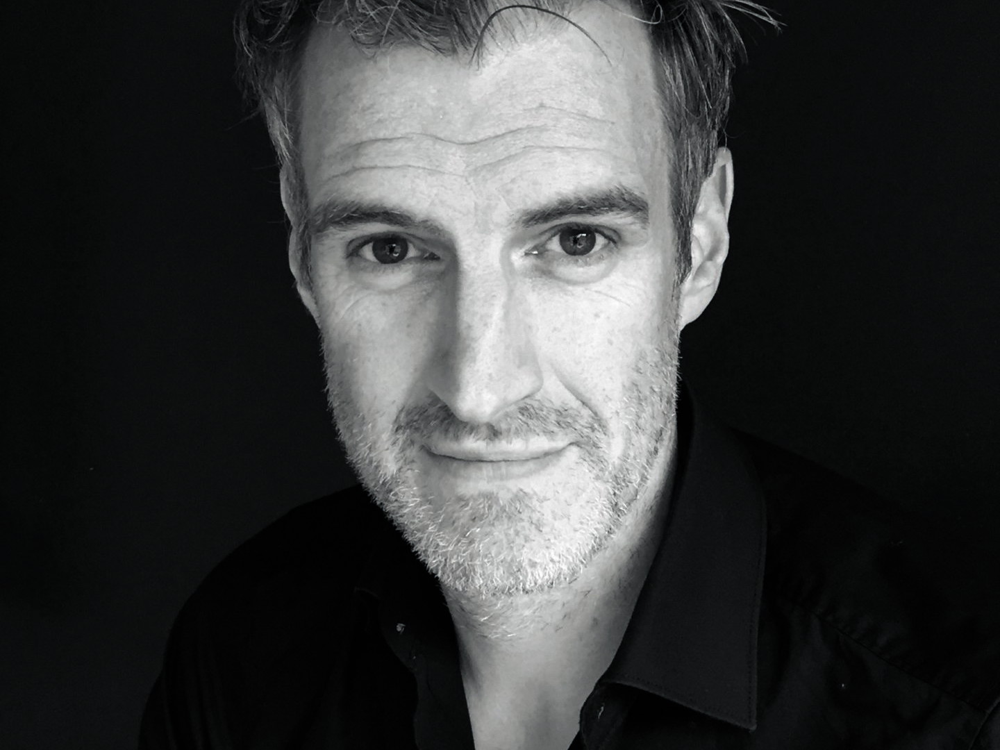 Thomas Raab ist Schriftsteller, Drehbuchautor und Musiker und lebt in Wien.
