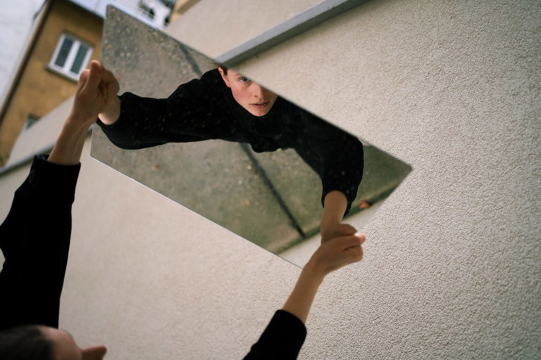 In „The Many Piece“ vereint Lena Schattenberg die Choreografien unterschiedlicher Künstler*innen. 