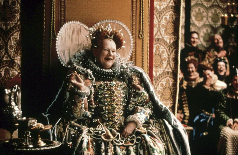 Shakespeare In Love GB/USA 1998 / John Madden 1590: William Shakespeare leidet an einer Schreibblockade. Erst die so schöne wie theaterbegeisterte Viola de Lessep sorgt dafür, dass die Muse ihn wieder küßt - in ihrer eigenen Gestalt. Doch über dem jungen Glück brauen sich dunkle Wolken zusammen: Viola muss auf Geheiß der Königin 