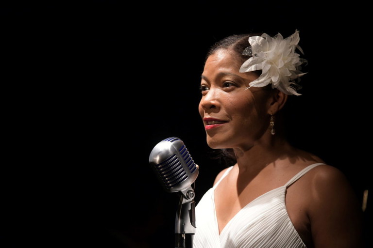 Lynne Ann Williams als Billie Holiday in „Lady Day at Emerson's Bar and Grill“. 