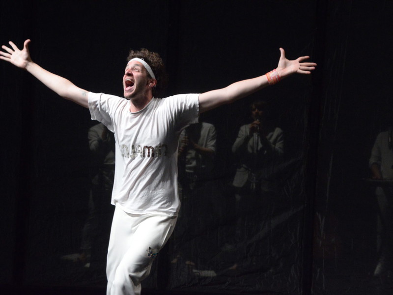 Benjamin Vanyek in „lonely ballads EINS + ZWEI". 