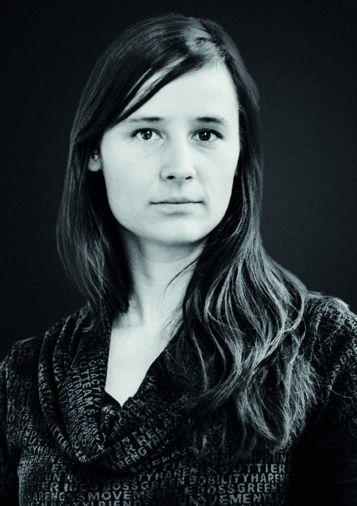 Tabea Rothfuchs gestaltet seit zwölf Jahren Bewegtbild, mediale Szenografien und interaktive Installationen.