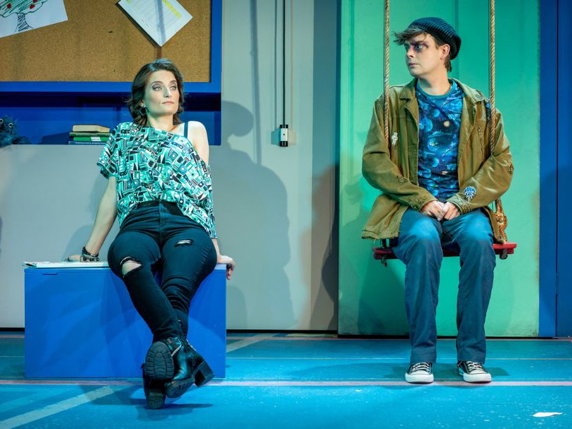 Ursula Anna Baumgartner als Carla Daivs und Robin Jentys als Bradley.