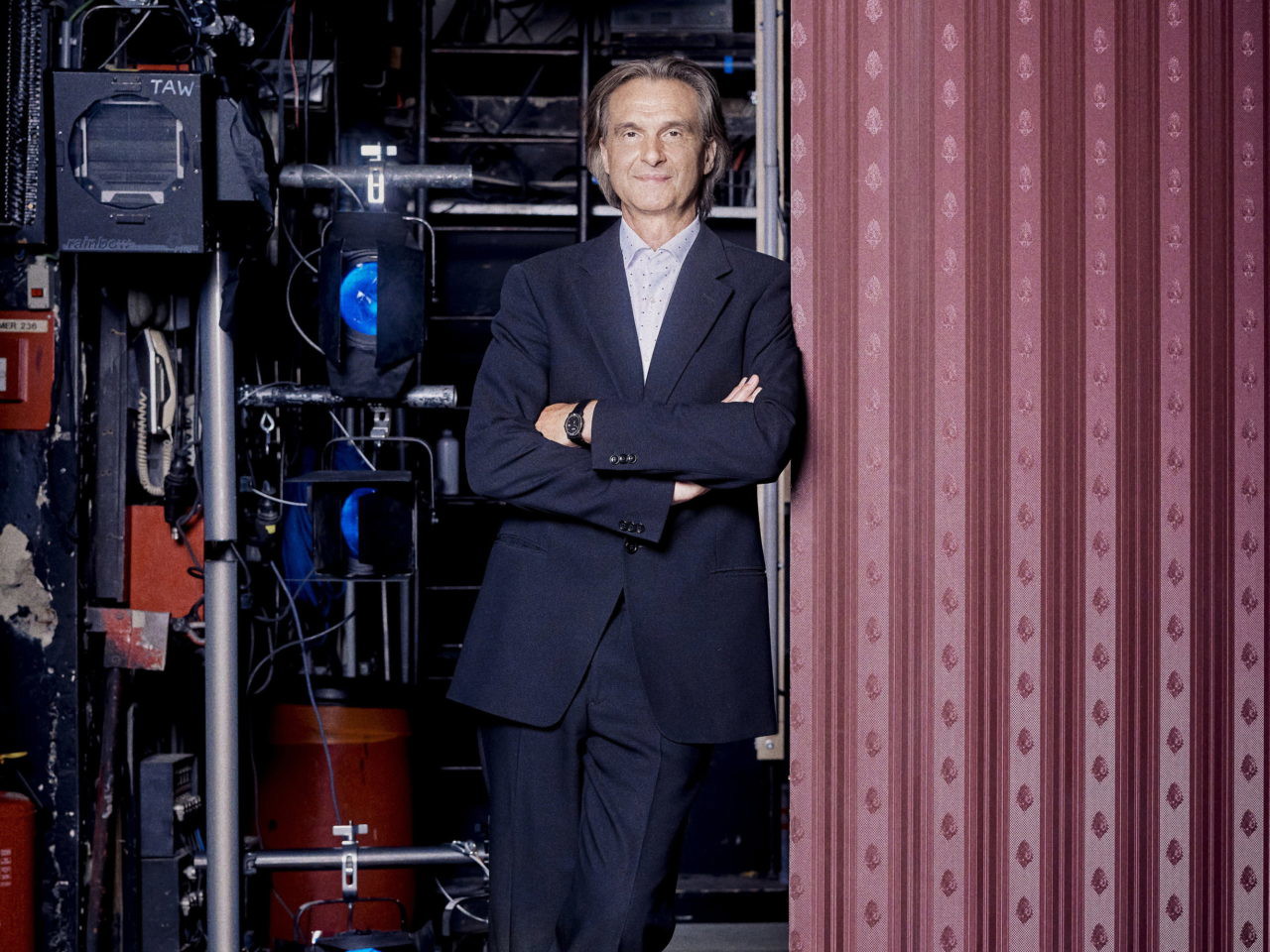 Roland Geyer auf der Bühne des Theaters an der Wien, das für ihn eine Plattform des 
Suchens, Recherchierens, Ausgrabens war. 