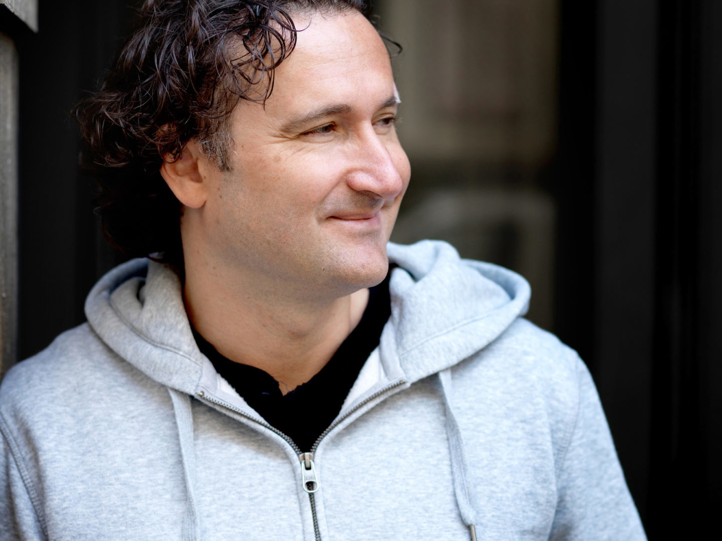 Kolumnist und Kabarettist Guido Tartarotti schreibt regelmäßig für die BÜHNE.