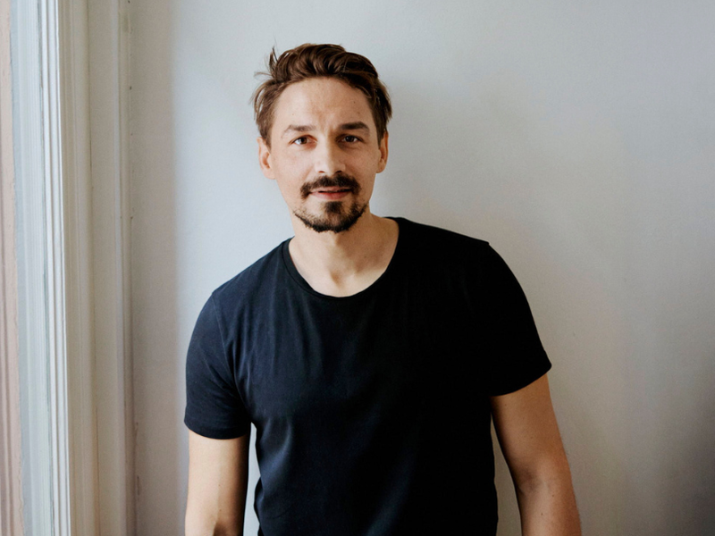 Dominik Hees spielt den Soldaten Phoebus de Martin, der sich in die mutige Esmeralda verliebt.