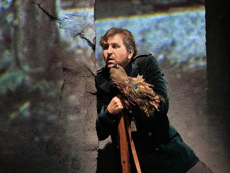 Andreas Schager: Er feierte Triumphe an der Met, in London, Bayreuth und an der Wiener Staatsoper. Ebendort sang er unter anderem den Tristan und den Kaiser in „Die Frau ohne Schatten“.
