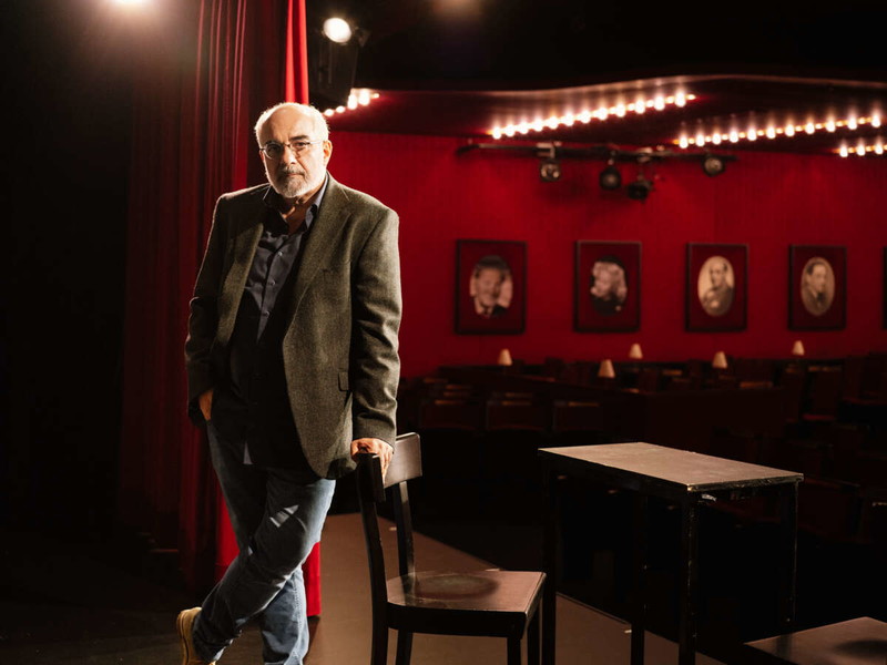 Der „lustigste Österreicher“ im BÜHNE-Interview. Hier im Theater Kabarett Simpl.