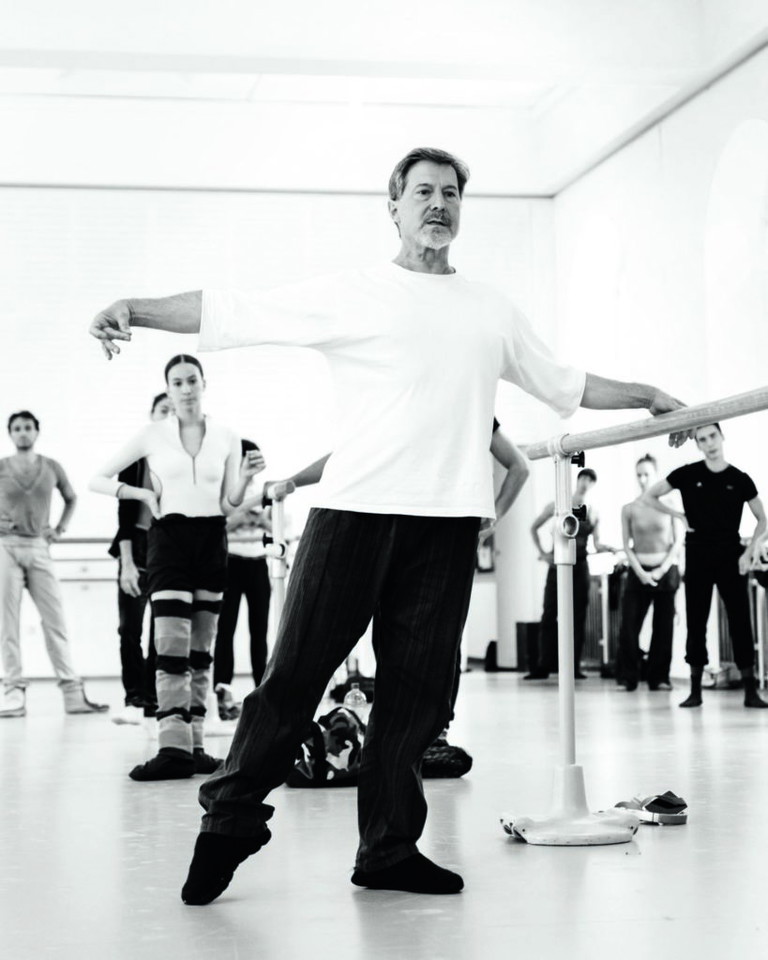 Martin Schläpfer kreiert seine neue Choreografie gemeinsam mit den Tänzern im Ballettsaal, er möchte „nichts aufdrücken“. 