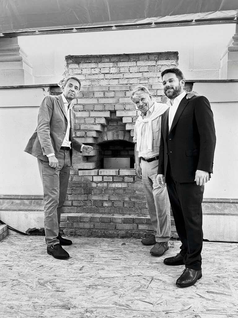 Grundsteinlegung der neuen Kinder- und Jugendoper: Bogdan Roščić mit Hans Peter und Klemens Haselsteiner bei der Grundsteinlegung im Künstlerhaus am Karlsplatz. Strabag und Privatstiftung zahlen 20 von insgesamt 25 Millionen. Das Haus wird 251 Sitzplätze umfassen. Eröffnung: 2024. 