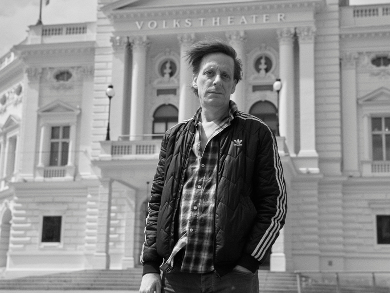 Volkstheater schreibt aus: Kay Voges macht Platz für seine*n Nachfolger*in.