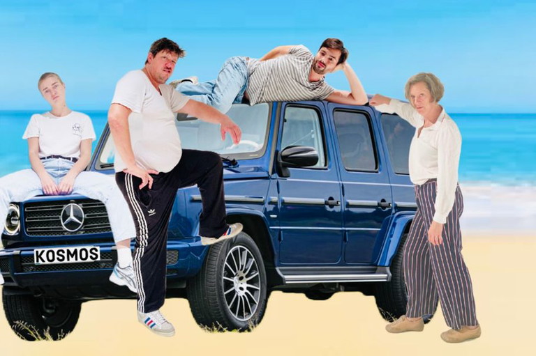 Das Ensemble der „Jeeps“-Inszenierung im Kosmos Theater: Tamara Semzov. Thomas Frank, Maximilian Thienen und Johanna Orsini.