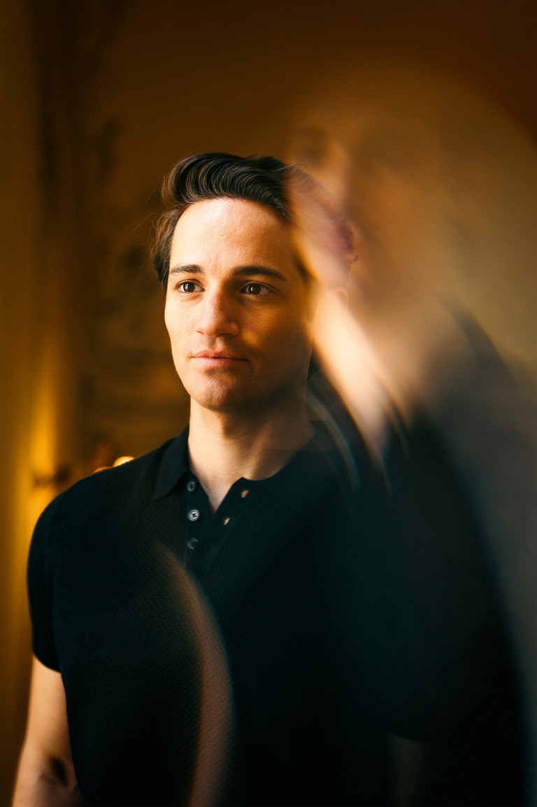 Fabio Diso kennt man hierzulande in erster Linie aus „Evita“ und „I Am From Austria“. In „Maria Theresia – Das Musical“ verkörpert der
deutsche Schauspieler und Sänger mit
italienisch-spanischen Wurzeln Franz Stephan von Lothringen, den geliebten Ehemann Maria Theresias.