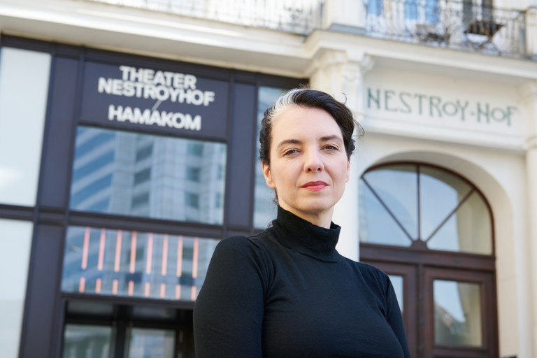 Seit 2018 ist Ingrid Lang künstlerische Leiterin des Theater Nestroyhof Hamakom und seit 2020 für die Gesamtleitung des Hauses verantwortlich.