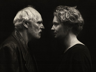 Günter Franzmeier und Nils Arztmann sind in „Die schmutzigen Hände“ im Theater in der Josefstadt zu sehen.