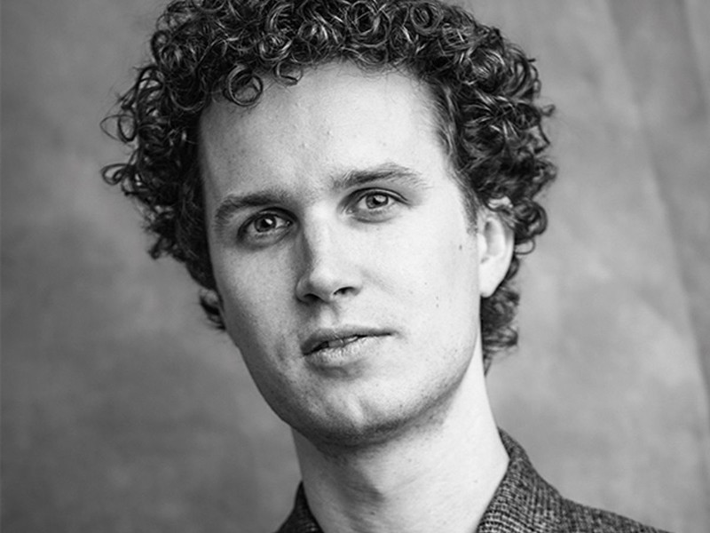 Robert Binet ist ein kanadischer Choreograf,
Kurator und Direktor und hat Werke für das
National Ballet of Canada, das Royal Ballet
London, das New York City Ballet und andere
Ensembles geschaffen. „Dances for the Future“ sehen Sie ab 10. Oktober im NEST.