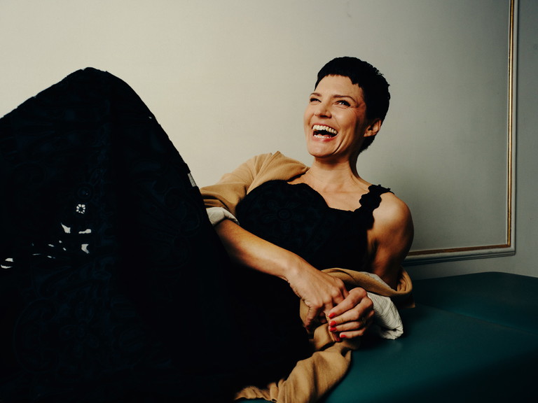 „Im Nachhinein war es oft ein Geschenk, dass Dinge anders gekommen sind, als ich zunächst dachte.“ Alicia Aumüller, Schauspielerin